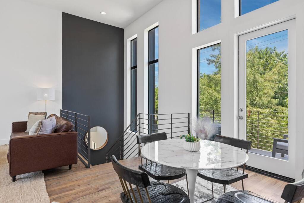 Beautiful Perfectly Located Luxury 2 Bed Townhome ダラス エクステリア 写真