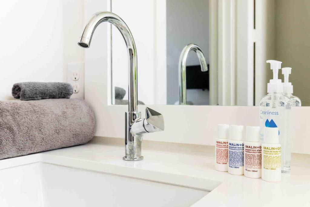 Beautiful Perfectly Located Luxury 2 Bed Townhome ダラス エクステリア 写真