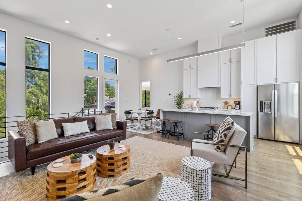 Beautiful Perfectly Located Luxury 2 Bed Townhome ダラス エクステリア 写真