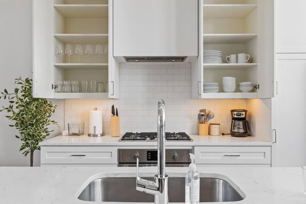Beautiful Perfectly Located Luxury 2 Bed Townhome ダラス エクステリア 写真