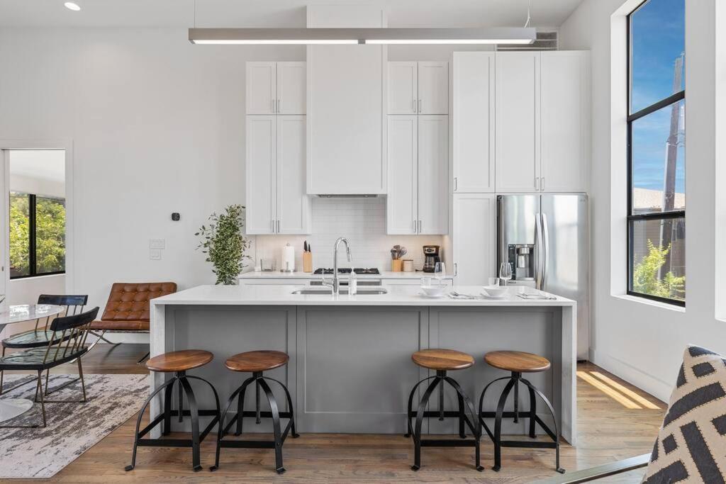 Beautiful Perfectly Located Luxury 2 Bed Townhome ダラス エクステリア 写真