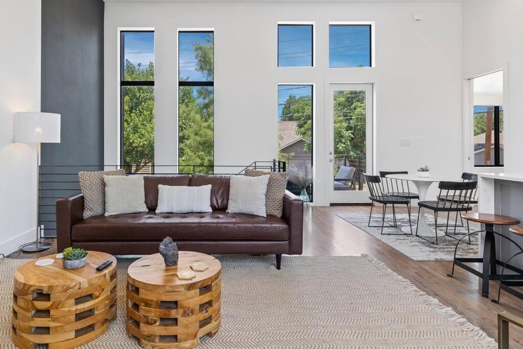 Beautiful Perfectly Located Luxury 2 Bed Townhome ダラス エクステリア 写真
